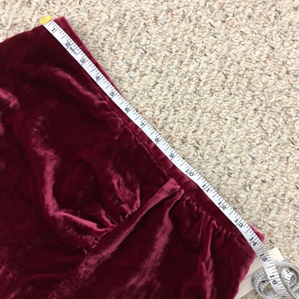 💙 8 💙 NWT Anthro Skirt Velvet Mini Ruched Slit Asymmetrical Raspberry - Picture 6 of 13